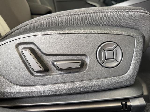 Ａ３ スポーツバック３０ＴＦＳＩアドバンスド　デモアップ　コンビニエンス＆アシスタンスパッケージライト　ナビゲーションパッケージ　３ゾーンオートマチックエアコン　ＭＭＩナビ　アシスタンスパッケージ　認定中古車（25枚目）