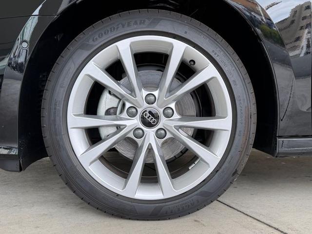 �`�������̃f�U�C���N�w�̂ЂƂA����͎���ɗ�����Ȃ��������Ȃ܂��̖��͓I�ȃN���}�ł��邱�ƁB�`���������n�X�ŁA���I���ꂽ�L�x�Ȏ��Ѝ݌ɂ��炨�D�݂̂��Ԃ����I�щ������B