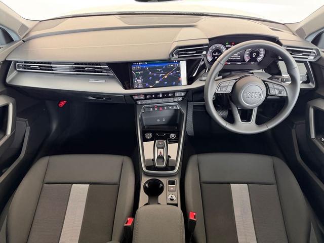 A3 スポーツバック30TFSIアドバンスド デモアップ コンビニエンス&アシスタンスパッケージライト ナビゲーションパッケージ 3ゾーンオートマチックエアコン MMIナビ アシスタンスパッケージ 認定中古車(3枚目)