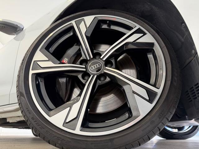 S4アバント ベースグレード ワンオーナー パノラマサンルーフ リヤスポデファレンシャル Bang&Olufsenサウンドシステム ダイナミックステアリング TVチューナー コンフォートパッケージ プライバシーガラス 認定中古車(15枚目)