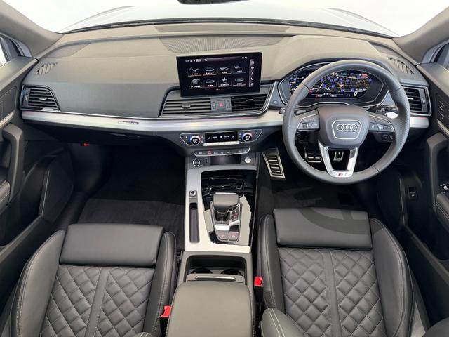 Ｑ５スポーツバック ４０ＴＤＩクワトロ　Ｓライン　デモアップ　Ｓ　ｌｉｎｅ　ｄｙｎａｍｉｃ　ｅｄｉｔｉｏｎ　パッケージ　パノラマサンルーフ　Ｓ　ｌｉｎｅ　ｐｌｕｓ　パッケージ　コンフォートパッケージ　ステアリングヒーター　認定中古車（3枚目）