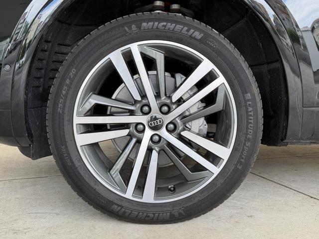 Ｑ５スポーツバック ４０ＴＤＩクワトロ　Ｓライン　デモアップ　Ｓ　ｌｉｎｅ　ｄｙｎａｍｉｃ　ｅｄｉｔｉｏｎ　パッケージ　パノラマサンルーフ　Ｓ　ｌｉｎｅ　ｐｌｕｓ　パッケージ　コンフォートパッケージ　ステアリングヒーター　認定中古車（12枚目）