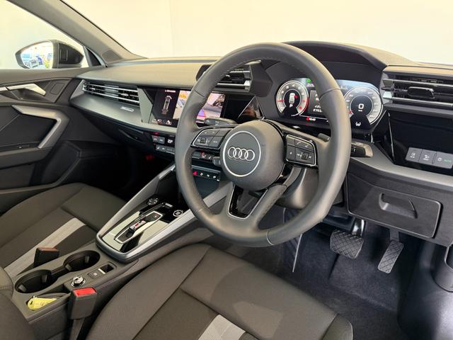 Ａ３ スポーツバック３０ＴＦＳＩアドバンスド　デモアップ　コンビニエンス＆アシスタンスパッケージライト　ナビゲーションパッケージ　３ゾーンオートマチックエアコンディショナー　認定中古車（18枚目）