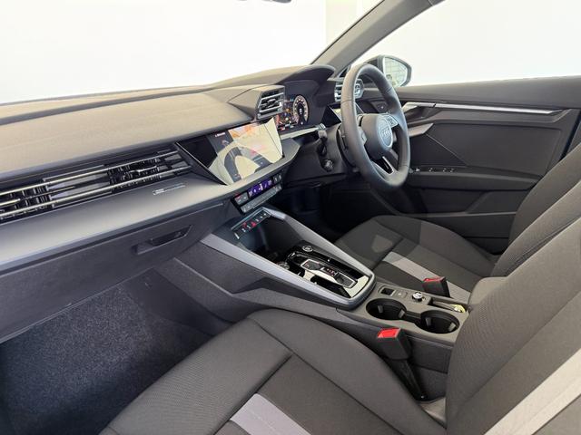 Ａ３ スポーツバック３０ＴＦＳＩアドバンスド　デモアップ　コンビニエンス＆アシスタンスパッケージライト　ナビゲーションパッケージ　３ゾーンオートマチックエアコンディショナー　認定中古車（19枚目）