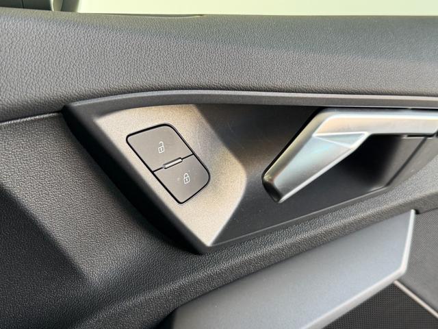 Ａ３ スポーツバック３０ＴＦＳＩアドバンスド　デモアップ　コンビニエンス＆アシスタンスパッケージライト　ナビゲーションパッケージ　３ゾーンオートマチックエアコンディショナー　認定中古車（28枚目）