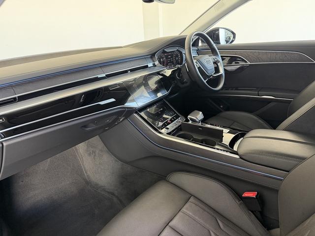 A8 55TFSIクワトロ コンフォートパッケージ アダプティブウインドウスクリーンワイパー Bang & Olufsen 3Dサウンドシステム コンフォートパッケージ デジタルマトリクスLEDヘッドライト 認定中古車(21枚目)