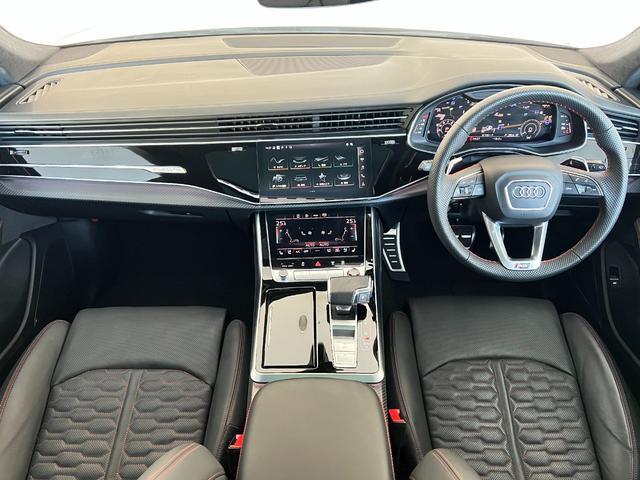 ＲＳ Ｑ８ ベースグレード　ＲＳスポーツエキゾースト　パノラマサンルーフ　エクステンディッドフルレザーパッケージ　コンフォートパッケージ　アコースティックガラス　ブラックスタイリングパッケージ　プライバシーガラス　認定中古車（6枚目）