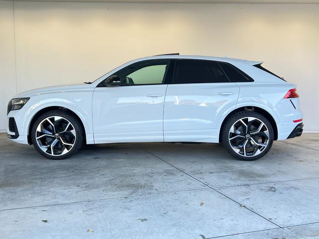 ＲＳ Ｑ８ ベースグレード　ＲＳスポーツエキゾースト　パノラマサンルーフ　エクステンディッドフルレザーパッケージ　コンフォートパッケージ　アコースティックガラス　ブラックスタイリングパッケージ　プライバシーガラス　認定中古車（8枚目）