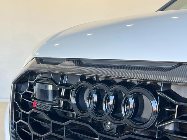 ＲＳ Ｑ８ ベースグレード　ＲＳスポーツエキゾースト　パノラマサンルーフ　エクステンディッドフルレザーパッケージ　コンフォートパッケージ　アコースティックガラス　ブラックスタイリングパッケージ　プライバシーガラス　認定中古車（11枚目）