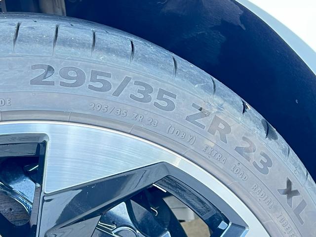 ＲＳ Ｑ８ ベースグレード　ＲＳスポーツエキゾースト　パノラマサンルーフ　エクステンディッドフルレザーパッケージ　コンフォートパッケージ　アコースティックガラス　ブラックスタイリングパッケージ　プライバシーガラス　認定中古車（15枚目）