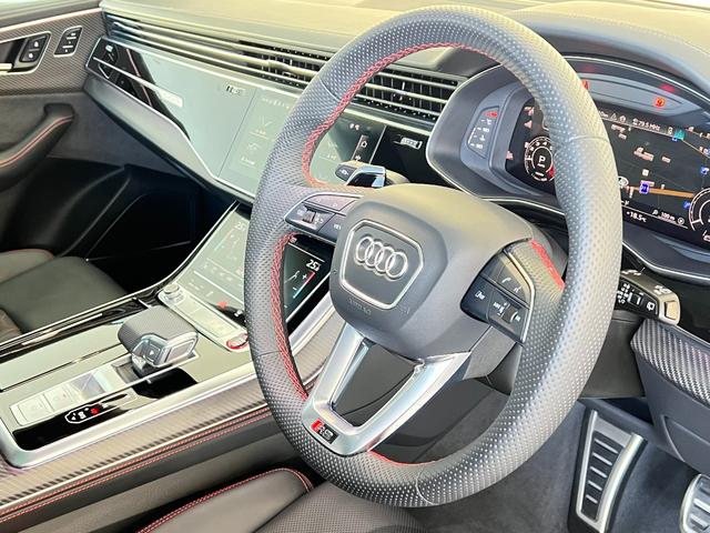 ＲＳ Ｑ８ ベースグレード　ＲＳスポーツエキゾースト　パノラマサンルーフ　エクステンディッドフルレザーパッケージ　コンフォートパッケージ　アコースティックガラス　ブラックスタイリングパッケージ　プライバシーガラス　認定中古車（28枚目）