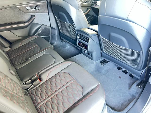 ＲＳ Ｑ８ ベースグレード　ＲＳスポーツエキゾースト　パノラマサンルーフ　エクステンディッドフルレザーパッケージ　コンフォートパッケージ　アコースティックガラス　ブラックスタイリングパッケージ　プライバシーガラス　認定中古車（29枚目）