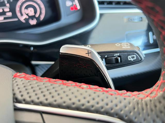 ＲＳ Ｑ８ ベースグレード　ＲＳスポーツエキゾースト　パノラマサンルーフ　エクステンディッドフルレザーパッケージ　コンフォートパッケージ　アコースティックガラス　ブラックスタイリングパッケージ　プライバシーガラス　認定中古車（37枚目）