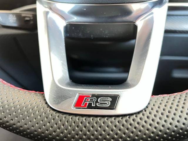 ＲＳ Ｑ８ ベースグレード　ＲＳスポーツエキゾースト　パノラマサンルーフ　エクステンディッドフルレザーパッケージ　コンフォートパッケージ　アコースティックガラス　ブラックスタイリングパッケージ　プライバシーガラス　認定中古車（47枚目）
