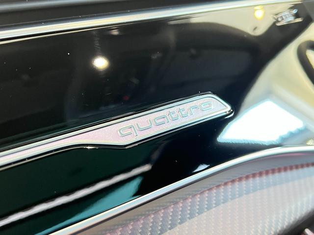 ＲＳ Ｑ８ ベースグレード　ＲＳスポーツエキゾースト　パノラマサンルーフ　エクステンディッドフルレザーパッケージ　コンフォートパッケージ　アコースティックガラス　ブラックスタイリングパッケージ　プライバシーガラス　認定中古車（49枚目）