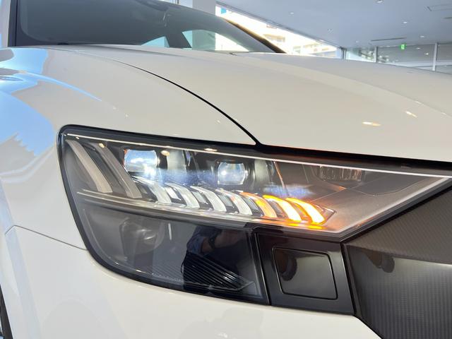 ＲＳ Ｑ８ ベースグレード　ＲＳスポーツエキゾースト　パノラマサンルーフ　エクステンディッドフルレザーパッケージ　コンフォートパッケージ　アコースティックガラス　ブラックスタイリングパッケージ　プライバシーガラス　認定中古車（68枚目）