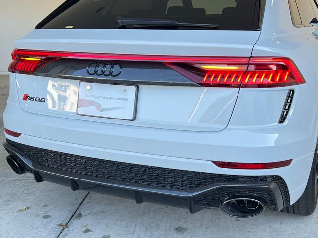 ＲＳ Ｑ８ ベースグレード　ＲＳスポーツエキゾースト　パノラマサンルーフ　エクステンディッドフルレザーパッケージ　コンフォートパッケージ　アコースティックガラス　ブラックスタイリングパッケージ　プライバシーガラス　認定中古車（71枚目）