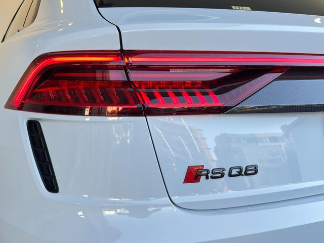 ＲＳ Ｑ８ ベースグレード　ＲＳスポーツエキゾースト　パノラマサンルーフ　エクステンディッドフルレザーパッケージ　コンフォートパッケージ　アコースティックガラス　ブラックスタイリングパッケージ　プライバシーガラス　認定中古車（72枚目）