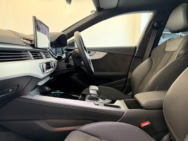 Ａ５スポーツバック ３５ＴＤＩ　Ｓライン　エクステリアミラーハウジング　グロスブラックサラウンドビューカメラ／パークアシストパノラマサンルーフブラックグロススタイリングパッケージ　認定中古車（20枚目）