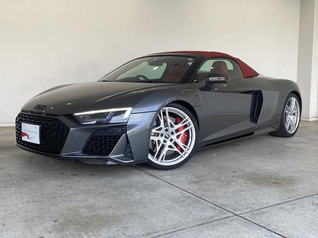 Ｒ８スパイダー Ｖ１０パフォーマンス５．２ＦＳＩクワトロＳトロニック　Ｂ＆Ｏ　サイドブレードマットチタニウムルック　セラミックブレーキ／グロスレッドブレーキキャリパー　ファインナッパレザー（スポーツシート）　ブラックＡｕｄｉｒｉｎｇｓ　Ｄステアリング　認定中古車（5枚目）