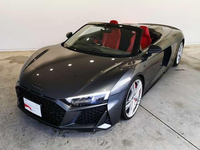 Ｒ８スパイダー Ｖ１０パフォーマンス５．２ＦＳＩクワトロＳトロニック　Ｂ＆Ｏ　サイドブレードマットチタニウムルック　セラミックブレーキ／グロスレッドブレーキキャリパー　ファインナッパレザー（スポーツシート）　ブラックＡｕｄｉｒｉｎｇｓ　Ｄステアリング　認定中古車（17枚目）