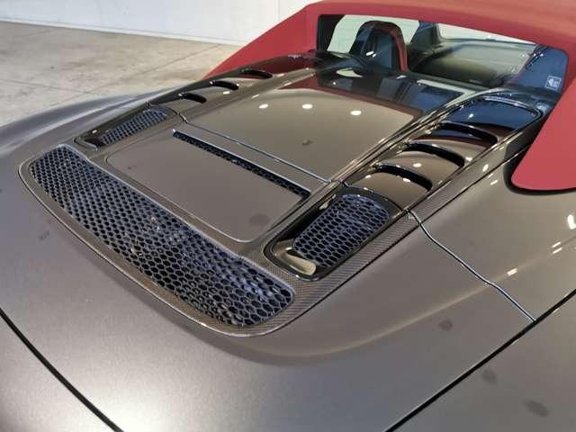 Ｒ８スパイダー Ｖ１０パフォーマンス５．２ＦＳＩクワトロＳトロニック　Ｂ＆Ｏ　サイドブレードマットチタニウムルック　セラミックブレーキ／グロスレッドブレーキキャリパー　ファインナッパレザー（スポーツシート）　ブラックＡｕｄｉｒｉｎｇｓ　Ｄステアリング　認定中古車（27枚目）