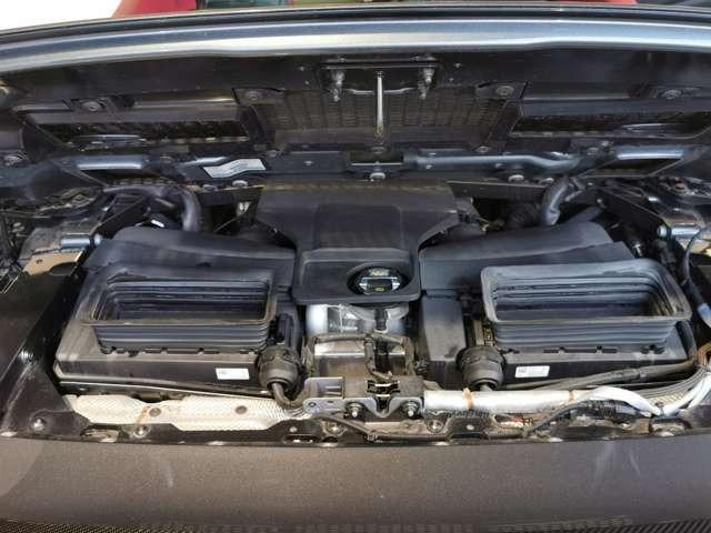 Ｒ８スパイダー Ｖ１０パフォーマンス５．２ＦＳＩクワトロＳトロニック　Ｂ＆Ｏ　サイドブレードマットチタニウムルック　セラミックブレーキ／グロスレッドブレーキキャリパー　ファインナッパレザー（スポーツシート）　ブラックＡｕｄｉｒｉｎｇｓ　Ｄステアリング　認定中古車（29枚目）