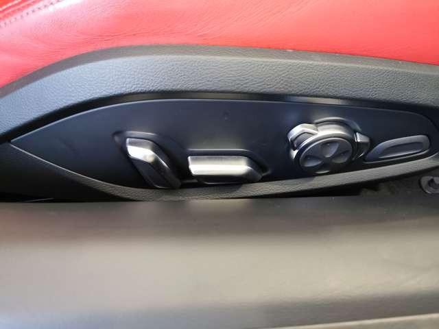 Ｒ８スパイダー Ｖ１０パフォーマンス５．２ＦＳＩクワトロＳトロニック　Ｂ＆Ｏ　サイドブレードマットチタニウムルック　セラミックブレーキ／グロスレッドブレーキキャリパー　ファインナッパレザー（スポーツシート）　ブラックＡｕｄｉｒｉｎｇｓ　Ｄステアリング　認定中古車（39枚目）