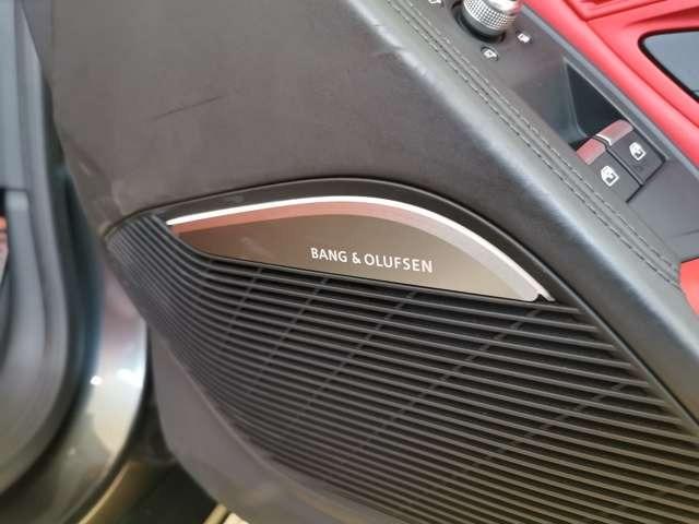 Ｒ８スパイダー Ｖ１０パフォーマンス５．２ＦＳＩクワトロＳトロニック　Ｂ＆Ｏ　サイドブレードマットチタニウムルック　セラミックブレーキ／グロスレッドブレーキキャリパー　ファインナッパレザー（スポーツシート）　ブラックＡｕｄｉｒｉｎｇｓ　Ｄステアリング　認定中古車（41枚目）