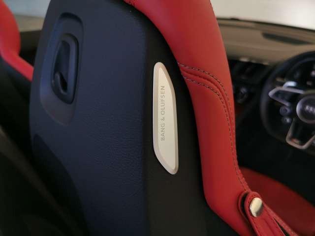 Ｒ８スパイダー Ｖ１０パフォーマンス５．２ＦＳＩクワトロＳトロニック　Ｂ＆Ｏ　サイドブレードマットチタニウムルック　セラミックブレーキ／グロスレッドブレーキキャリパー　ファインナッパレザー（スポーツシート）　ブラックＡｕｄｉｒｉｎｇｓ　Ｄステアリング　認定中古車（42枚目）