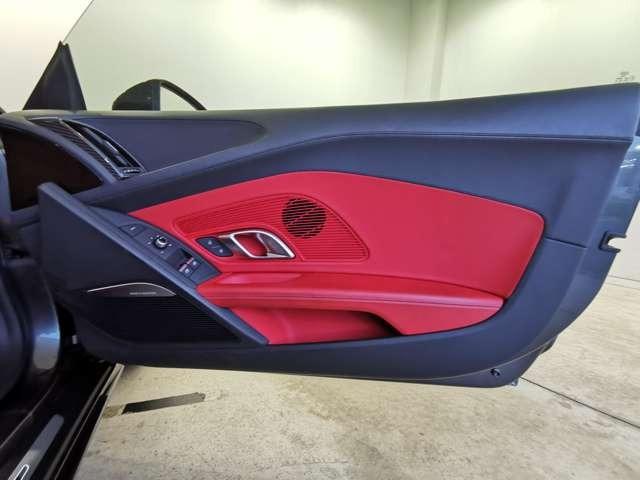 Ｒ８スパイダー Ｖ１０パフォーマンス５．２ＦＳＩクワトロＳトロニック　Ｂ＆Ｏ　サイドブレードマットチタニウムルック　セラミックブレーキ／グロスレッドブレーキキャリパー　ファインナッパレザー（スポーツシート）　ブラックＡｕｄｉｒｉｎｇｓ　Ｄステアリング　認定中古車（43枚目）