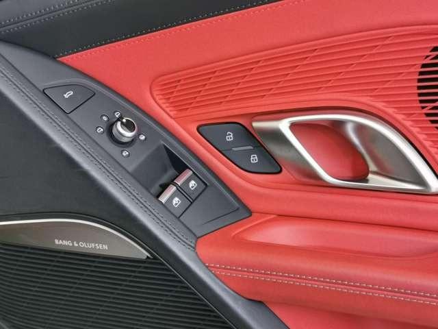 Ｒ８スパイダー Ｖ１０パフォーマンス５．２ＦＳＩクワトロＳトロニック　Ｂ＆Ｏ　サイドブレードマットチタニウムルック　セラミックブレーキ／グロスレッドブレーキキャリパー　ファインナッパレザー（スポーツシート）　ブラックＡｕｄｉｒｉｎｇｓ　Ｄステアリング　認定中古車（44枚目）