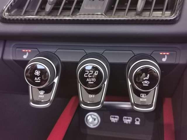 Ｒ８スパイダー Ｖ１０パフォーマンス５．２ＦＳＩクワトロＳトロニック　Ｂ＆Ｏ　サイドブレードマットチタニウムルック　セラミックブレーキ／グロスレッドブレーキキャリパー　ファインナッパレザー（スポーツシート）　ブラックＡｕｄｉｒｉｎｇｓ　Ｄステアリング　認定中古車（55枚目）