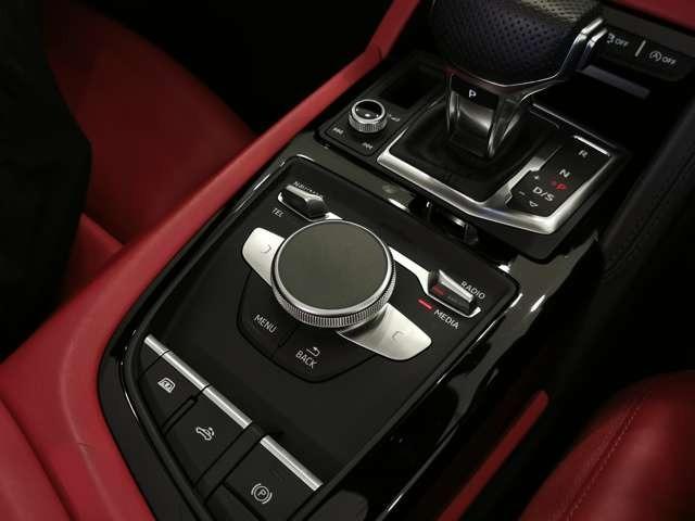 Ｒ８スパイダー Ｖ１０パフォーマンス５．２ＦＳＩクワトロＳトロニック　Ｂ＆Ｏ　サイドブレードマットチタニウムルック　セラミックブレーキ／グロスレッドブレーキキャリパー　ファインナッパレザー（スポーツシート）　ブラックＡｕｄｉｒｉｎｇｓ　Ｄステアリング　認定中古車（57枚目）