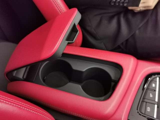 Ｒ８スパイダー Ｖ１０パフォーマンス５．２ＦＳＩクワトロＳトロニック　Ｂ＆Ｏ　サイドブレードマットチタニウムルック　セラミックブレーキ／グロスレッドブレーキキャリパー　ファインナッパレザー（スポーツシート）　ブラックＡｕｄｉｒｉｎｇｓ　Ｄステアリング　認定中古車（58枚目）