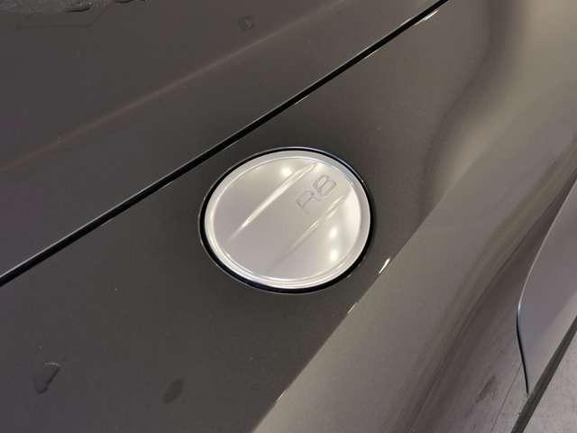 Ｒ８スパイダー Ｖ１０パフォーマンス５．２ＦＳＩクワトロＳトロニック　Ｂ＆Ｏ　サイドブレードマットチタニウムルック　セラミックブレーキ／グロスレッドブレーキキャリパー　ファインナッパレザー（スポーツシート）　ブラックＡｕｄｉｒｉｎｇｓ　Ｄステアリング　認定中古車（60枚目）