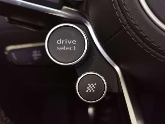 Ｒ８スパイダー Ｖ１０パフォーマンス５．２ＦＳＩクワトロＳトロニック　Ｂ＆Ｏ　サイドブレードマットチタニウムルック　セラミックブレーキ／グロスレッドブレーキキャリパー　ファインナッパレザー（スポーツシート）　ブラックＡｕｄｉｒｉｎｇｓ　Ｄステアリング　認定中古車（65枚目）