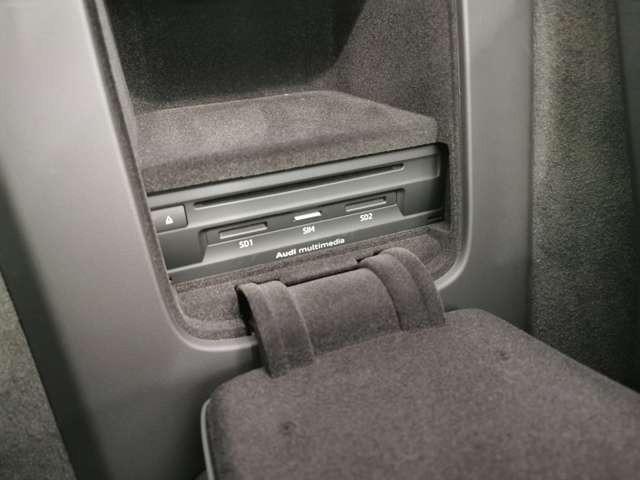 Ｒ８スパイダー Ｖ１０パフォーマンス５．２ＦＳＩクワトロＳトロニック　Ｂ＆Ｏ　サイドブレードマットチタニウムルック　セラミックブレーキ／グロスレッドブレーキキャリパー　ファインナッパレザー（スポーツシート）　ブラックＡｕｄｉｒｉｎｇｓ　Ｄステアリング　認定中古車（67枚目）