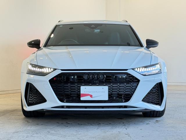 ＲＳ６アバント ベースグレード　ＲＳアダプティブエアサスペンション　ＢＡＮＧ＆ＯＬＵＦＳＥＮ　バルコナレザー　シートベンチレーション　マットアルミニウムスタイリング　デコラティブパネルカーボンツイル　プライバシーガラス　認定中古車（5枚目）