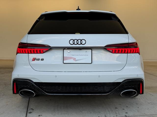 ＲＳ６アバント ベースグレード　ＲＳアダプティブエアサスペンション　ＢＡＮＧ＆ＯＬＵＦＳＥＮ　バルコナレザー　シートベンチレーション　マットアルミニウムスタイリング　デコラティブパネルカーボンツイル　プライバシーガラス　認定中古車（10枚目）