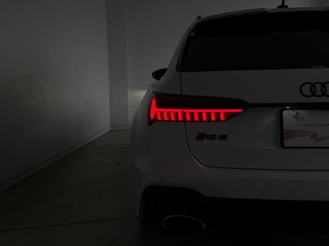 ＲＳ６アバント ベースグレード　ＲＳアダプティブエアサスペンション　ＢＡＮＧ＆ＯＬＵＦＳＥＮ　バルコナレザー　シートベンチレーション　マットアルミニウムスタイリング　デコラティブパネルカーボンツイル　プライバシーガラス　認定中古車（12枚目）