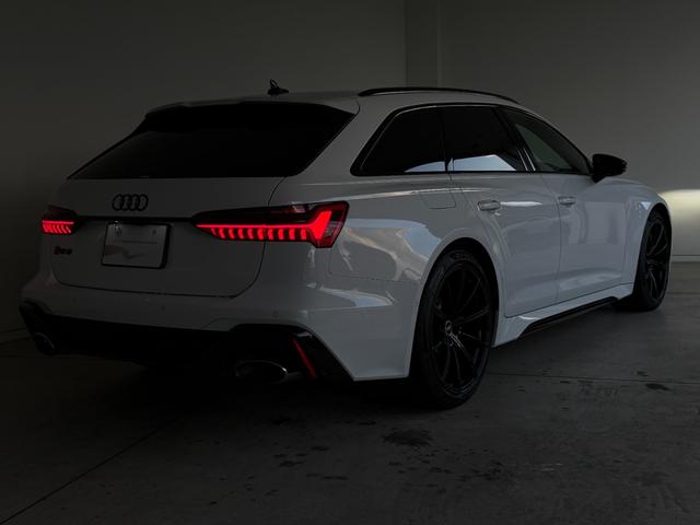 ＲＳ６アバント ベースグレード　ＲＳアダプティブエアサスペンション　ＢＡＮＧ＆ＯＬＵＦＳＥＮ　バルコナレザー　シートベンチレーション　マットアルミニウムスタイリング　デコラティブパネルカーボンツイル　プライバシーガラス　認定中古車（13枚目）