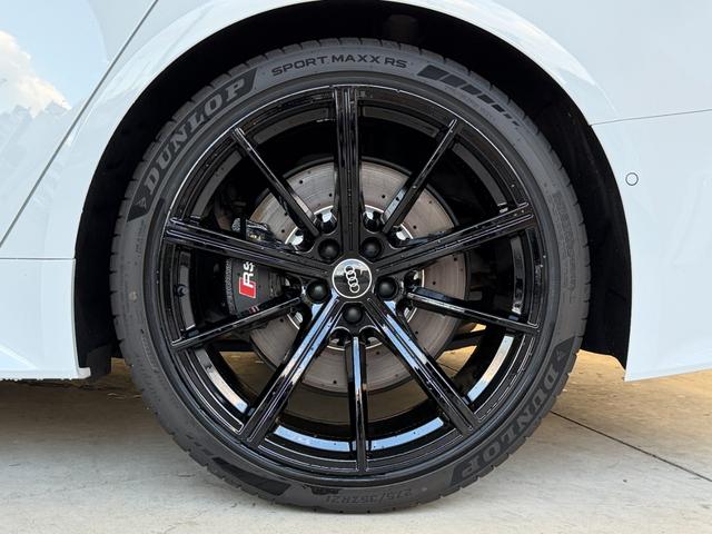 ＲＳ６アバント ベースグレード　ＲＳアダプティブエアサスペンション　ＢＡＮＧ＆ＯＬＵＦＳＥＮ　バルコナレザー　シートベンチレーション　マットアルミニウムスタイリング　デコラティブパネルカーボンツイル　プライバシーガラス　認定中古車（19枚目）