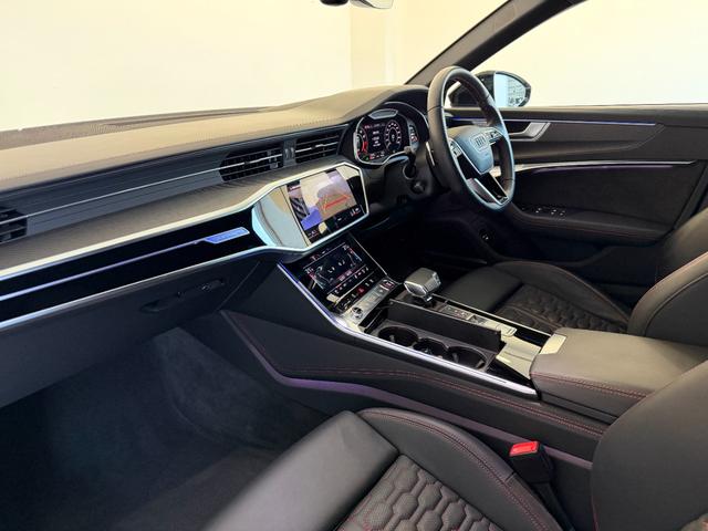 ＲＳ６アバント ベースグレード　ＲＳアダプティブエアサスペンション　ＢＡＮＧ＆ＯＬＵＦＳＥＮ　バルコナレザー　シートベンチレーション　マットアルミニウムスタイリング　デコラティブパネルカーボンツイル　プライバシーガラス　認定中古車（21枚目）