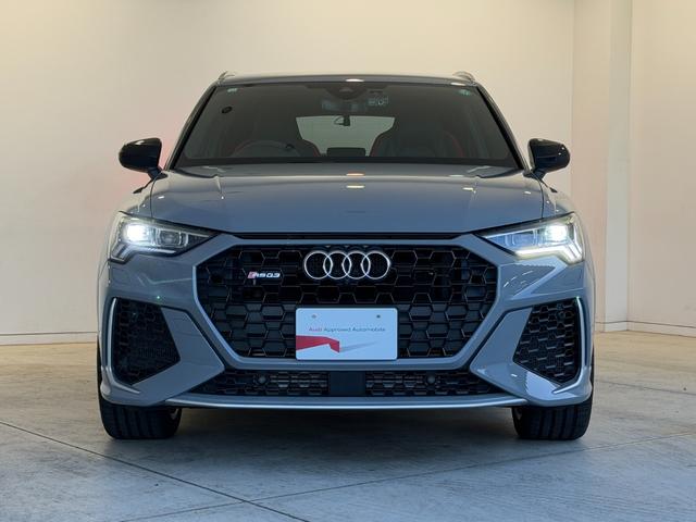 ＲＳ Ｑ３ ベースグレード　１オーナ－　Ｂａｎｇ　＆　Ｏｌｕｆｓｅｎ　　ＲＳスポーツエキゾーストシステム　ＲＳ　ダンピングコントロールサスペンション　ＲＳデザインパッケージ　カーボンエンジンカバー　ファインナッパレザー（2枚目）