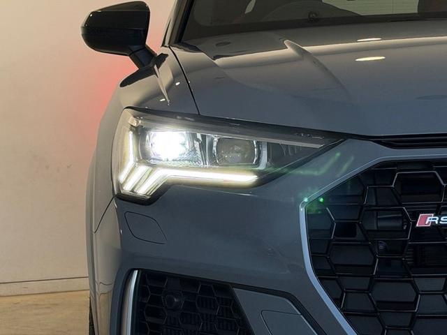 ＲＳ Ｑ３ ベースグレード　１オーナ－　Ｂａｎｇ　＆　Ｏｌｕｆｓｅｎ　　ＲＳスポーツエキゾーストシステム　ＲＳ　ダンピングコントロールサスペンション　ＲＳデザインパッケージ　カーボンエンジンカバー　ファインナッパレザー（5枚目）