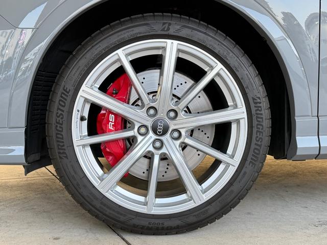 ＲＳ Ｑ３ ベースグレード　１オーナ－　Ｂａｎｇ　＆　Ｏｌｕｆｓｅｎ　　ＲＳスポーツエキゾーストシステム　ＲＳ　ダンピングコントロールサスペンション　ＲＳデザインパッケージ　カーボンエンジンカバー　ファインナッパレザー（10枚目）