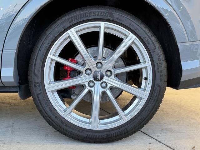 ＲＳ Ｑ３ ベースグレード　１オーナ－　Ｂａｎｇ　＆　Ｏｌｕｆｓｅｎ　　ＲＳスポーツエキゾーストシステム　ＲＳ　ダンピングコントロールサスペンション　ＲＳデザインパッケージ　カーボンエンジンカバー　ファインナッパレザー（11枚目）