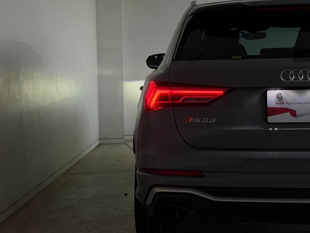ＲＳ Ｑ３ ベースグレード　１オーナ－　Ｂａｎｇ　＆　Ｏｌｕｆｓｅｎ　　ＲＳスポーツエキゾーストシステム　ＲＳ　ダンピングコントロールサスペンション　ＲＳデザインパッケージ　カーボンエンジンカバー　ファインナッパレザー（12枚目）