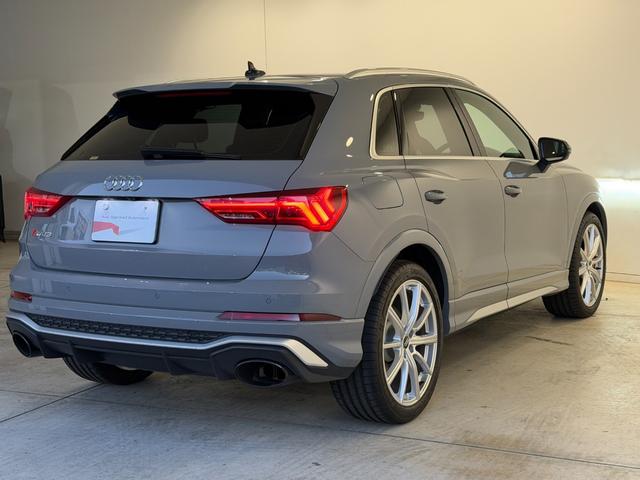 ＲＳ Ｑ３ ベースグレード　１オーナ－　Ｂａｎｇ　＆　Ｏｌｕｆｓｅｎ　　ＲＳスポーツエキゾーストシステム　ＲＳ　ダンピングコントロールサスペンション　ＲＳデザインパッケージ　カーボンエンジンカバー　ファインナッパレザー（16枚目）